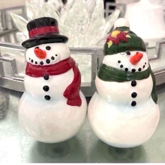 Mr and Mrs Snowmen vintage Salt & Pepper Shakers - Picture 9 of 9